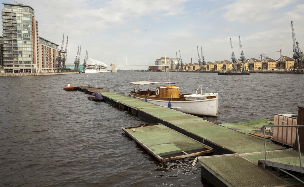Апартаменты Royal Victoria Docks Лондон Экстерьер фото