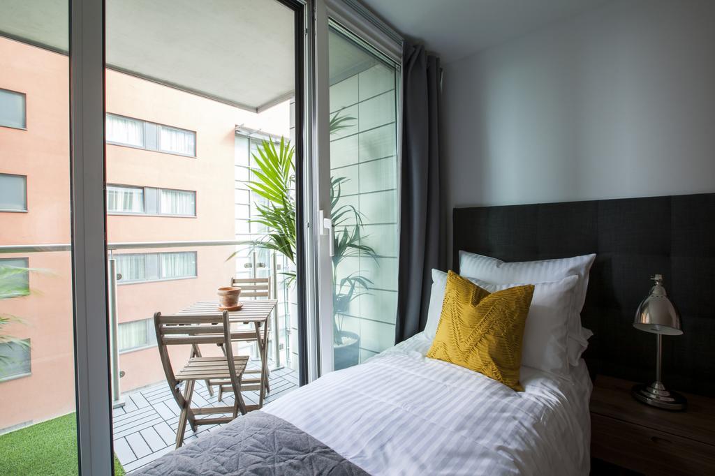 Апартаменты Royal Victoria Docks Лондон Номер фото